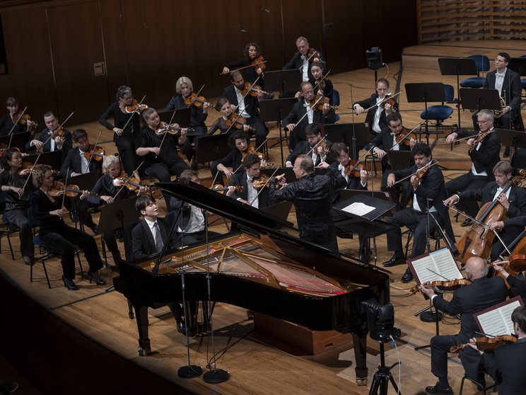 Yannick Nézet-Séguin dirigiert Seong-Jin Cho und das Lucerne Festival Orchestra, 2025 © Priska Ketterer / Lucerne Festival