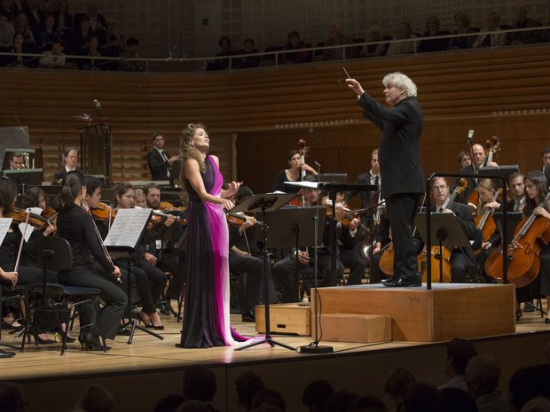 World premiere of Unsuk Chin's "Le Silence des Sirènes" with the Lucerne Festival Academy Orchestra, Barbara Hannigan, and Sir Simon Rattle, 2014