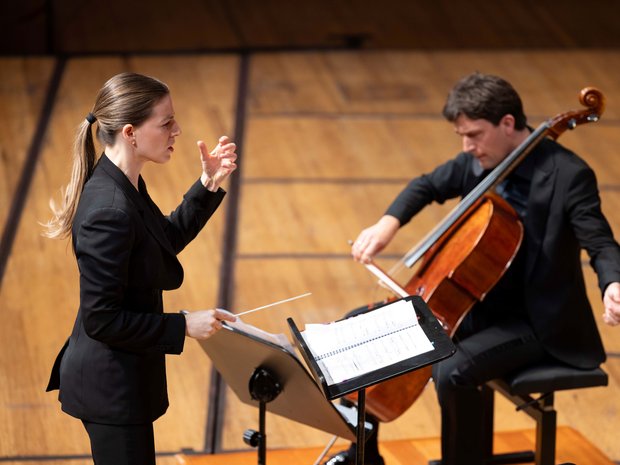 Johanna Malangré conducts Maximilian Hornung and the Lucerne Festival Contemporary Orchestra (LFCO)