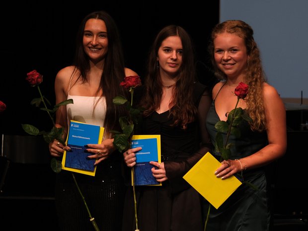 Milica Sreckovic, Jasmina Roos, and Kim Rogenmoser of Kantonsschule Sursee