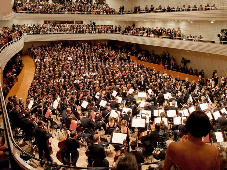 Claudio Abbado and the Lucerne Festival Orchestra perform to a packed KKL Luzern, 2011 © Georg Anderhub / Lucerne Festival