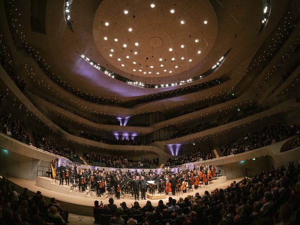 Applaus für Dieter Ammann, Sylvain Cambreling und das Lucerne Festival Contemporary Orchestra (LFCO)