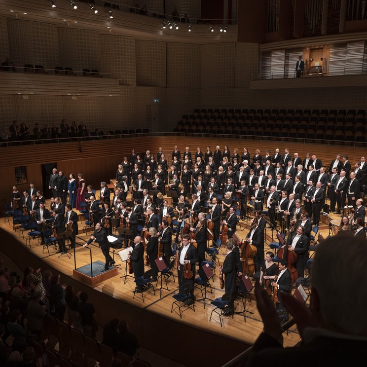 Applaus für das Lucerne Festival Orchestra, den MDR-Rundfunkchor, Andrés Orozco-Estrada, Allan Clayton, Regula Mühlemann und Simona Šaturová © Priska Ketterer / Lucerne Festival