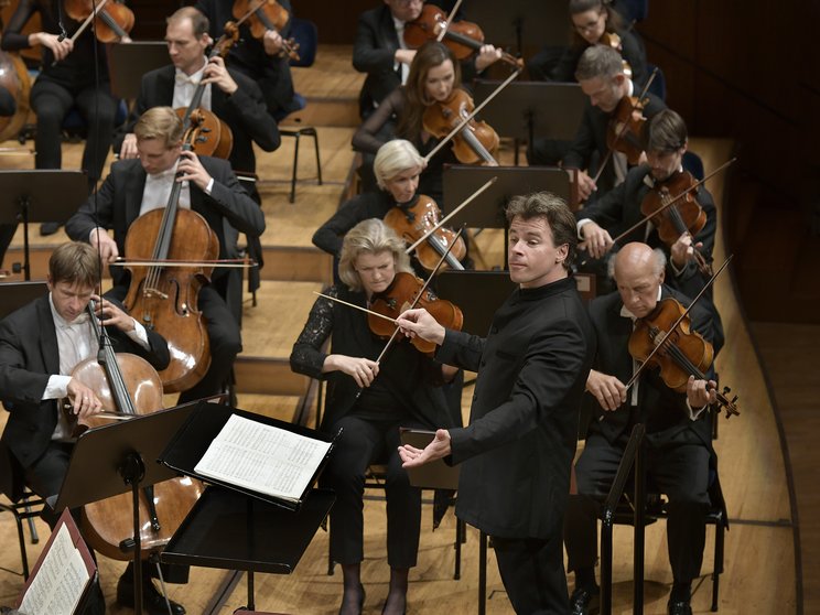 Jakub Hrůša dirigiert das Lucerne Festival Orchestra, 2022 © Peter Fischli / Lucerne Festival