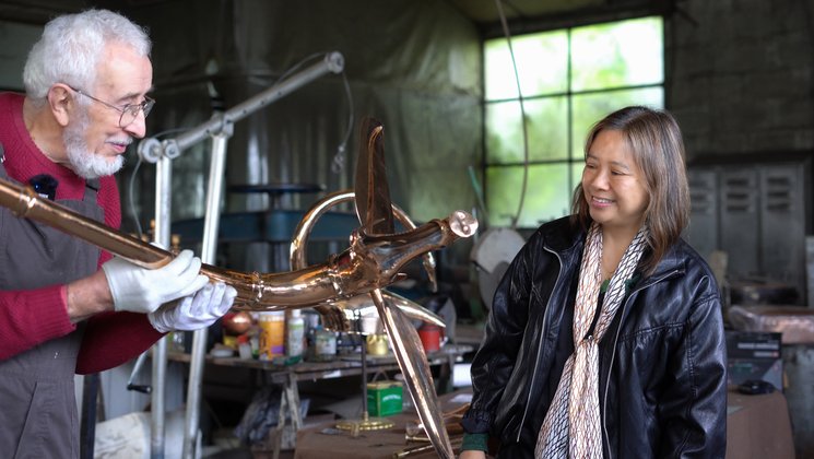 Liza Lim in der Werkstatt von Jean Boisserie © Janet Sinica