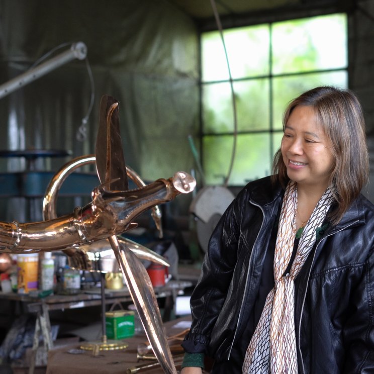 Liza Lim in der Werkstatt von Jean Boisserie © Janet Sinica