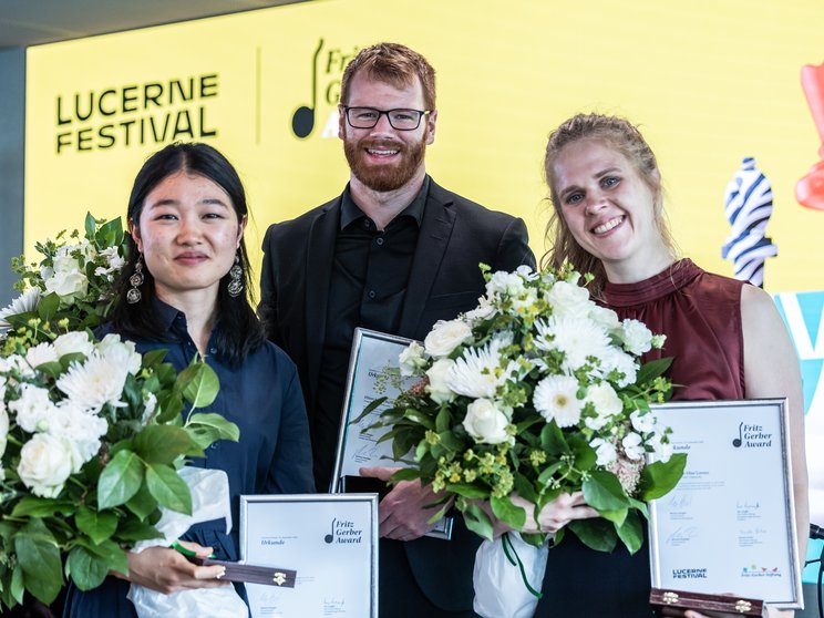 Pianist Yilan Zhao, percussionist Elliott Harrison, and cellist Charlotte Lorenz, winners of the Fritz-Gerber-Award 2022 © Patrick Hürlimann / Lucerne Festival