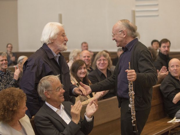 Heinz Holliger mit Klaus Huber in einem Konzert zu dessen 90. Geburtstag (2014)