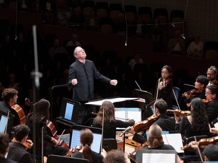 Sylvain Cambreling dirigiert das Lucerne Festival Contemporary Orchestra, 2022 © Manuela Jans / Lucerne Festival
