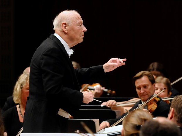 Bernard Haitink dirigiert das Chamber Orchestra of Europe (2011) © Peter Fischli