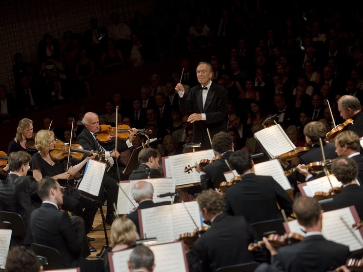 Claudio Abbado dirigert das Lucerne Festival Orchestra © Priska Ketterer / Lucerne Festival
