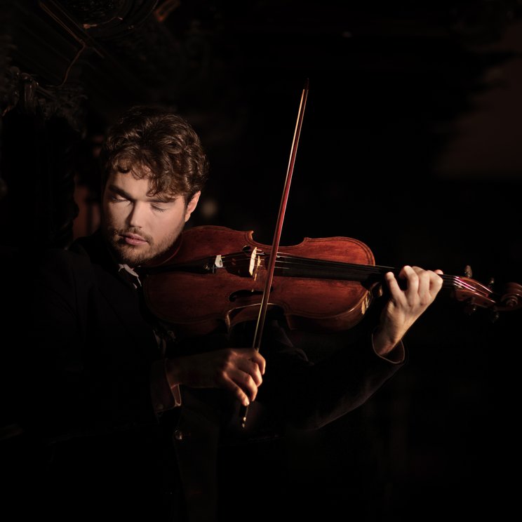 Timothy Ridout © Hofer & Hofer