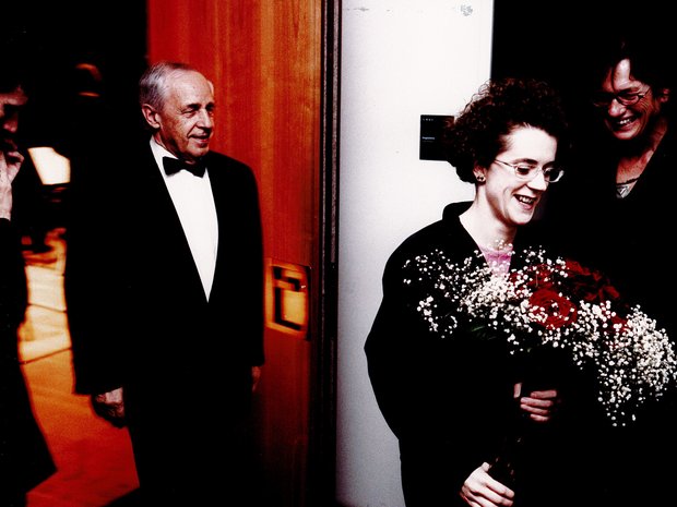 2000: Boulez mit Komponistin Olga Neuwirth nach der Aufführung von «Clinamen Nodus» mit dem London Symphony Orchestra