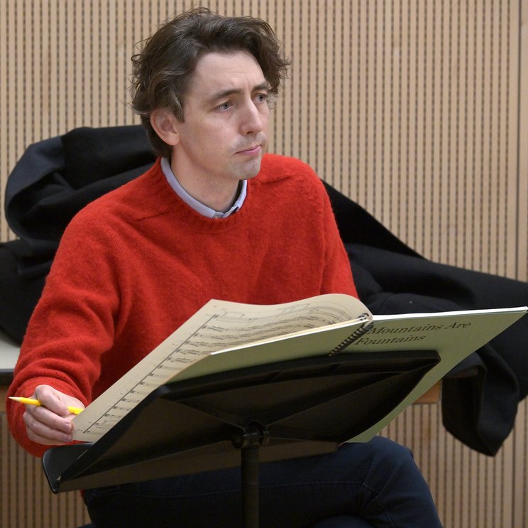 Shawn Jaeger rehearses his new work "Mountains Are Fountains" with the Lucerne Festival Contemporary Orchestra (LFCO) © Peter Fischli / Lucerne Festival