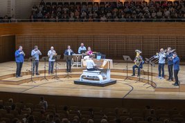Schulkonzert mit Musiker*innen der Berliner Philharmoniker, moderiert von Sarah Willis © Andreas Becker/Lucerne Festival
