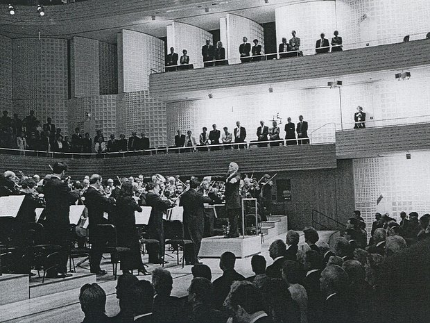 11 September 2001: Daniel Barenboim and the Chicago Symphony Orchestra play the American National Anthem to honor the victims of the terror attacks in the US