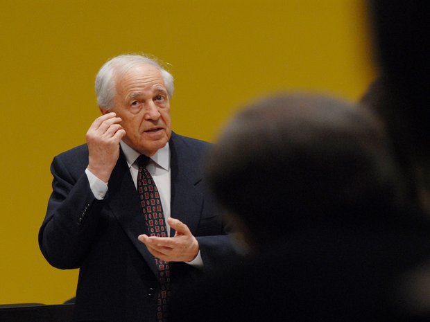 2006: Bei einem Konzert der Lucerne Festival Academy im Kunsthaus Zug gibt Boulez eine Werkeinführung