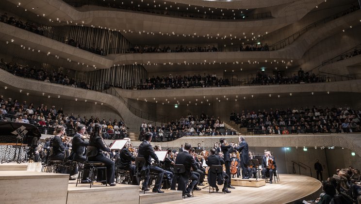 The Lucerne Festival Orchestra performs at the Elbphilharmonie Hamburg © Patrick Hürlimann / Lucerne Festival