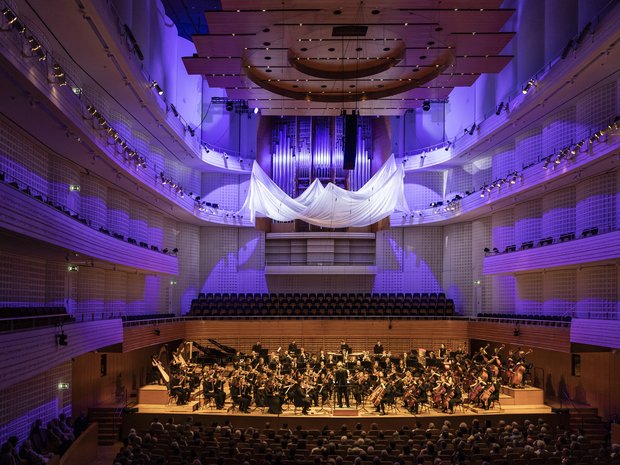 Beat Furrer conducts the Lucerne Festival Contemporary Orchestra (LFCO)
