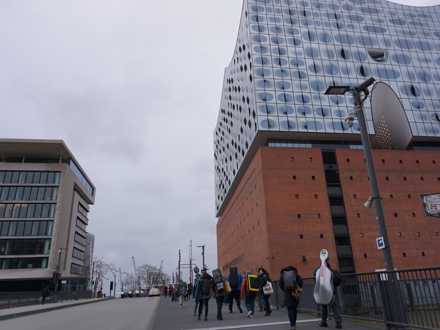 Das LFCO auf dem Weg zur Generalprobe in der Elbphilharmonie