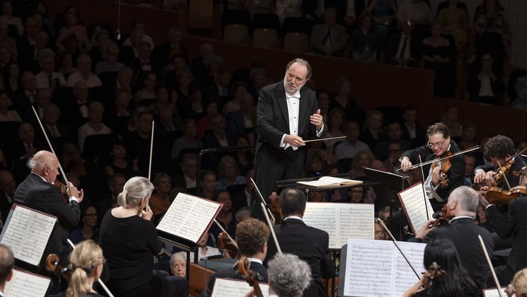 Riccardo Chailly mit dem Lucerne Festival Orchestra © Priska Ketterer/Lucerne Festival