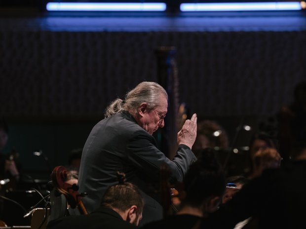 Sylvain Cambreling conducts the Lucerne Festival Contemporary Orchestra (LFCO)