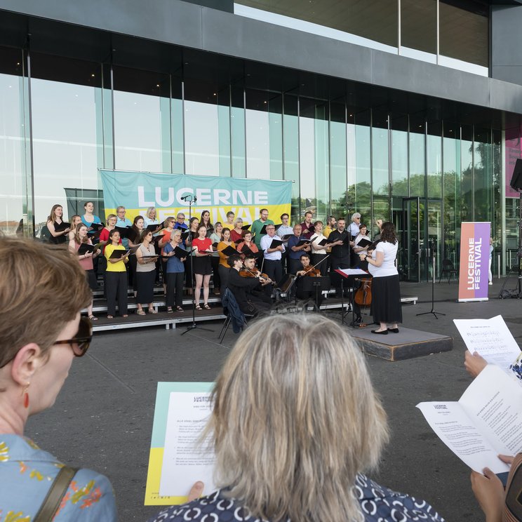 Das Publikum singt mit © Priska Ketterer / Lucerne Festival