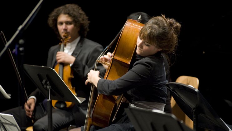Tonkünstlerfest 2010: Konzert mit dem Ensemble für Neue Musik der Hochschule Luzern – Musik und «Alpini Vernähmlassig» (Ensemble für Volksmusik der Hochschule Luzern – Musik) © Priska Ketterer / Lucerne Festival