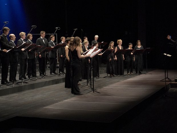 Passend zum Festivalthema «Sprache» sind auch Vokalist*innen zur Lucerne Festival Academy eingeladen, hier im Konzert unter Daniel Reuss, 2006